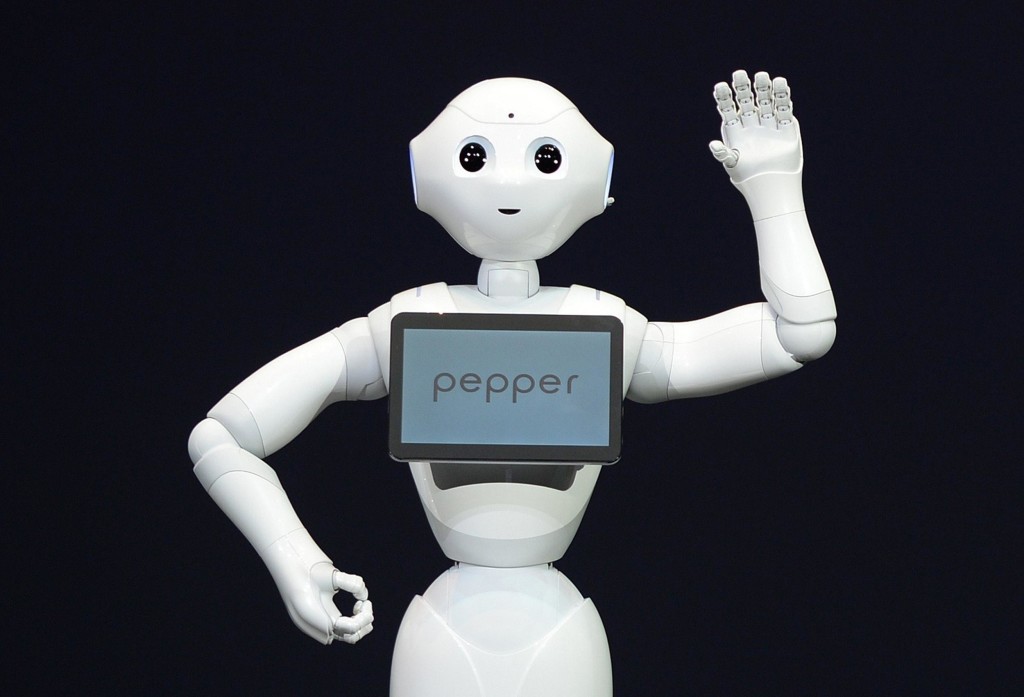 Pepper Robot say hi